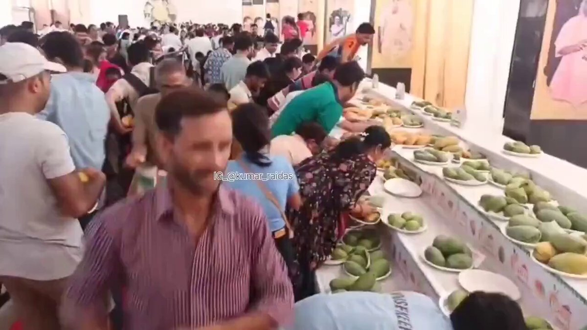 لکھنؤ میں ’مینگو فیسٹیول‘ کے دوران آموں کی ہو گئی لوٹ