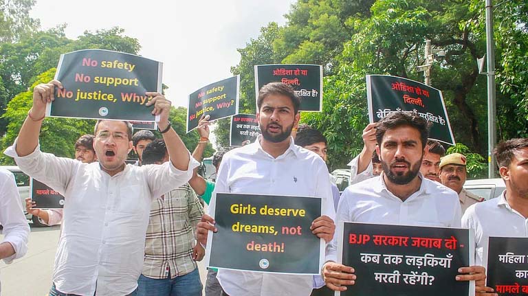 دہلی سے گوا جا رہے انڈیگو طیارے کا ایک انجن ہوا خراب، ممبئی میں ہنگامی حالت میں لینڈ کرانا پڑا