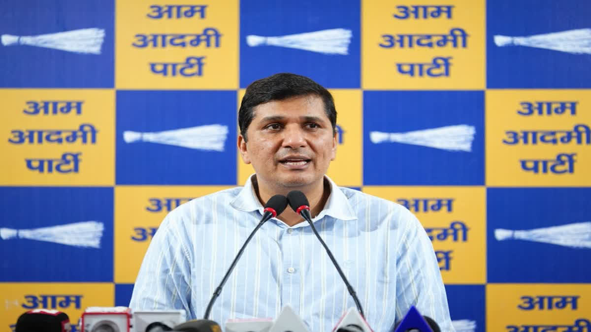 علی ظفر نے بالی ووڈ کے ٹرینڈنگ گانے سَیّارہ کو اپنی آواز دے دی