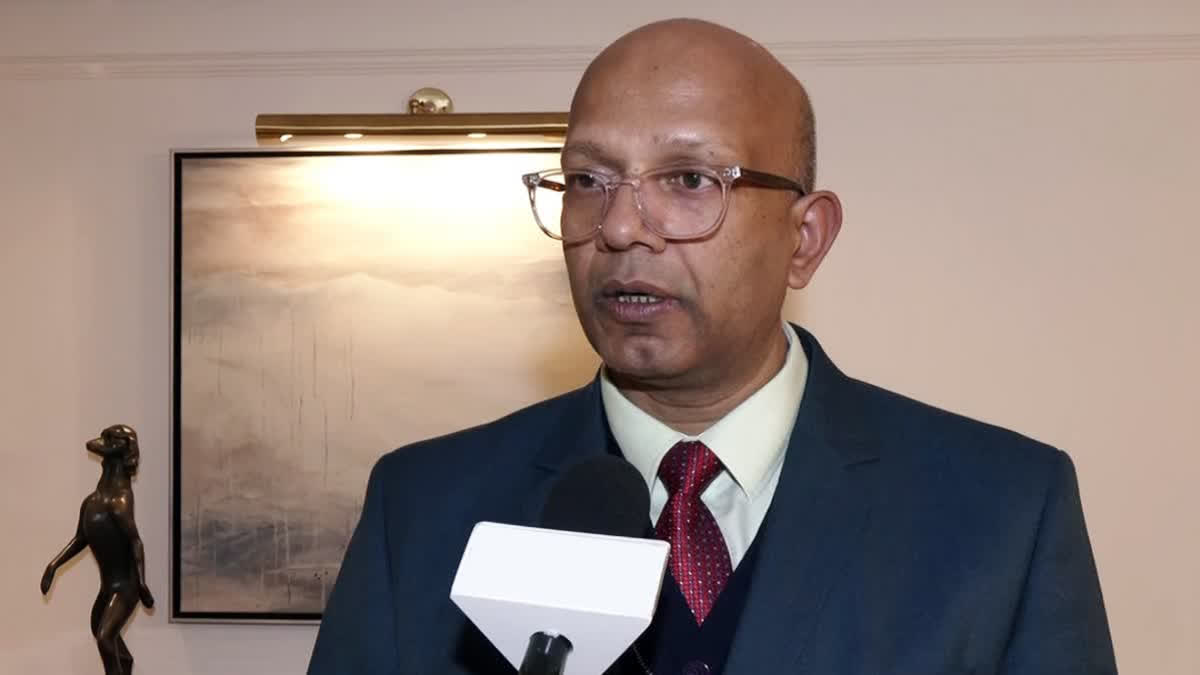 دنیا کے 140 ممالک کی سیر کی خواہش گولڈن پاسپورٹ سے ممکن