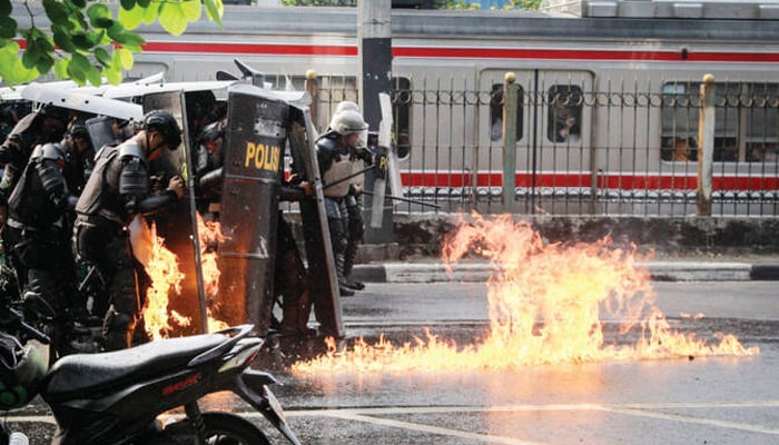 ہوائی جہاز ایندھن سستا، کمرشیل ایل پی جی سلنڈر کے دام بھی ہوئے کم