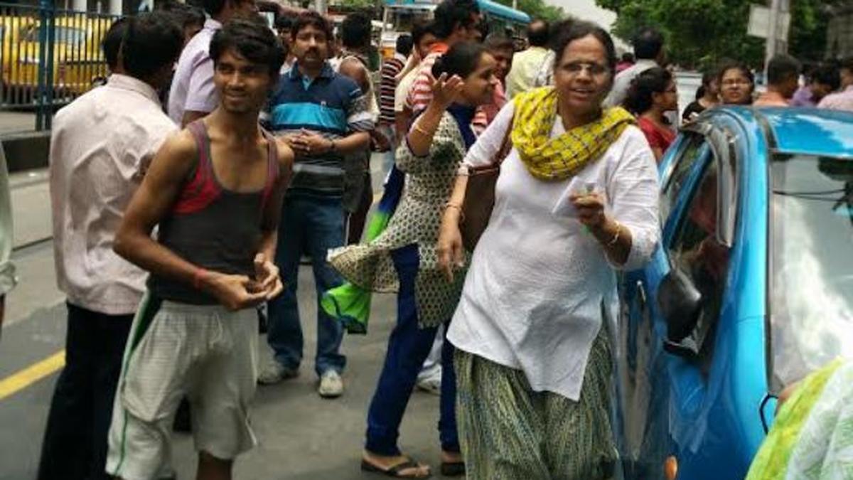 کولکتہ میں زلزلے کے شدید جھٹکے محسوس کیے گئے، لوگ اپنے گھروں سے بھاگ رہے ہیں
