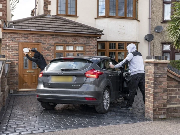 اسرائیل نے جنگ بندی کی پرواہ کیے بغیر لبنان پر دھاوا بول دیا، 13 افراد شہید