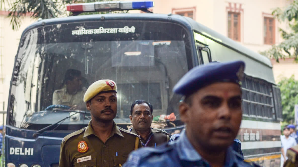 یوپی میں آدھار کو تاریخِ پیدائش کا ثبوت ماننے سے انکار، نیا حکم نامہ جاری