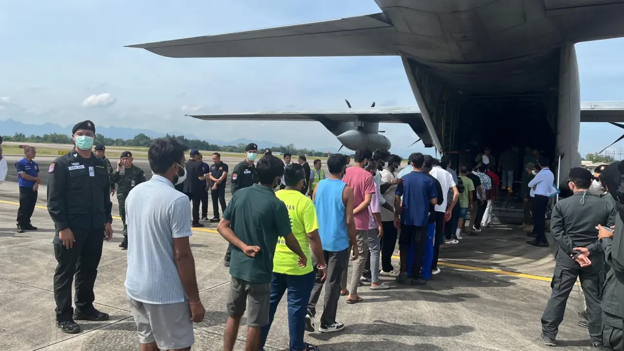 وائٹ ہاؤس میں صدر ٹرمپ کے قریب کھڑا مہمان اچانک گر پڑا