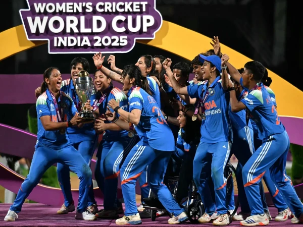 ویمنز ورلڈ کپ؛ بھارتی ٹیم جنوبی افریقہ کو باآسانی شکست دے کر عالمی چمپیئن بن گئی