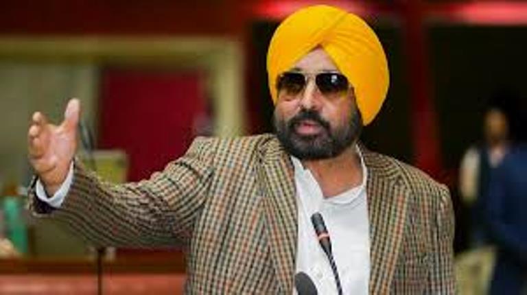 نائیجیریا: خاتون نے طویل وِگ پہن کر گینیز ورلڈ ریکارڈز کی ہیٹ ٹرک کرلی