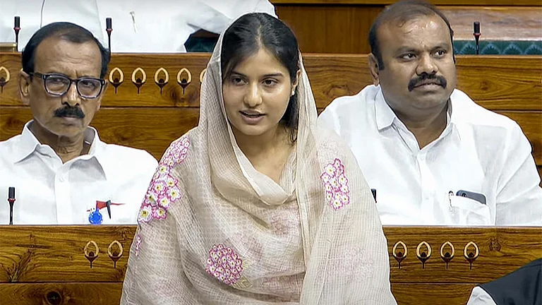 نیشنل ہیرالڈ کیس میں گاندھی خاندان کو بڑی راحت، عدالت نے ای ڈی کی چارج شیٹ پر نوٹس لینے سے کر دیا انکار