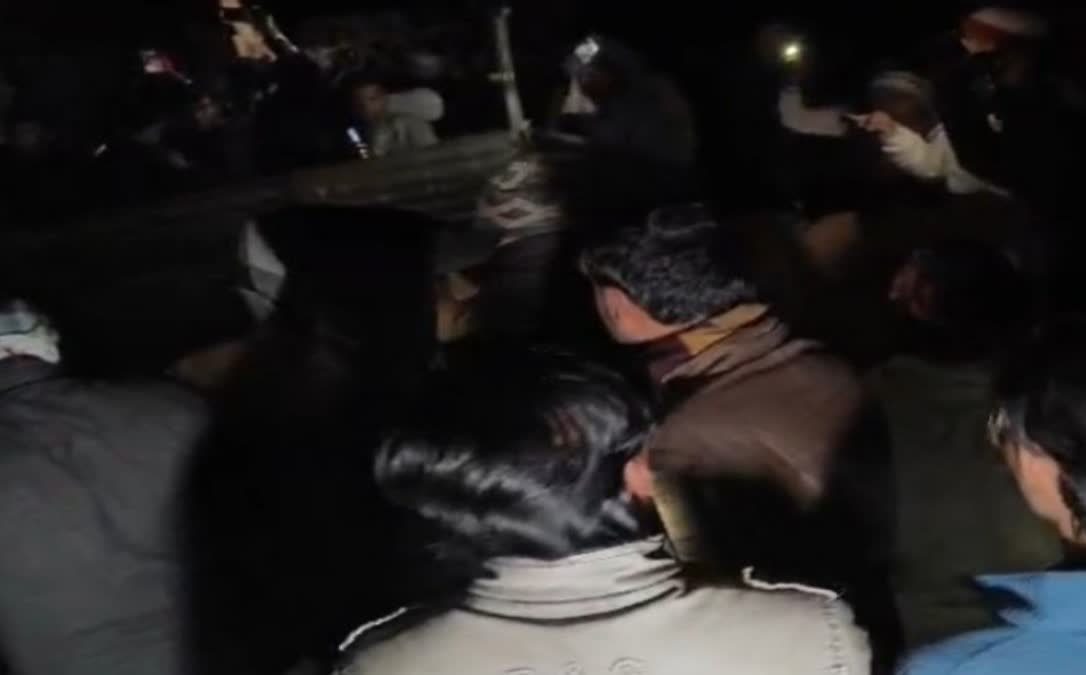 کانپور میں مندر کے پاس جانوروں کی باقیات ملنے سے کشیدگی، پی اے سی تعینات، چار پولیس اہلکار معطل